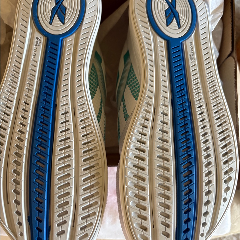 Reebok Nano X4 White, Green, and Blue Trainers size 7.5 women’s - Picture 2 of 4